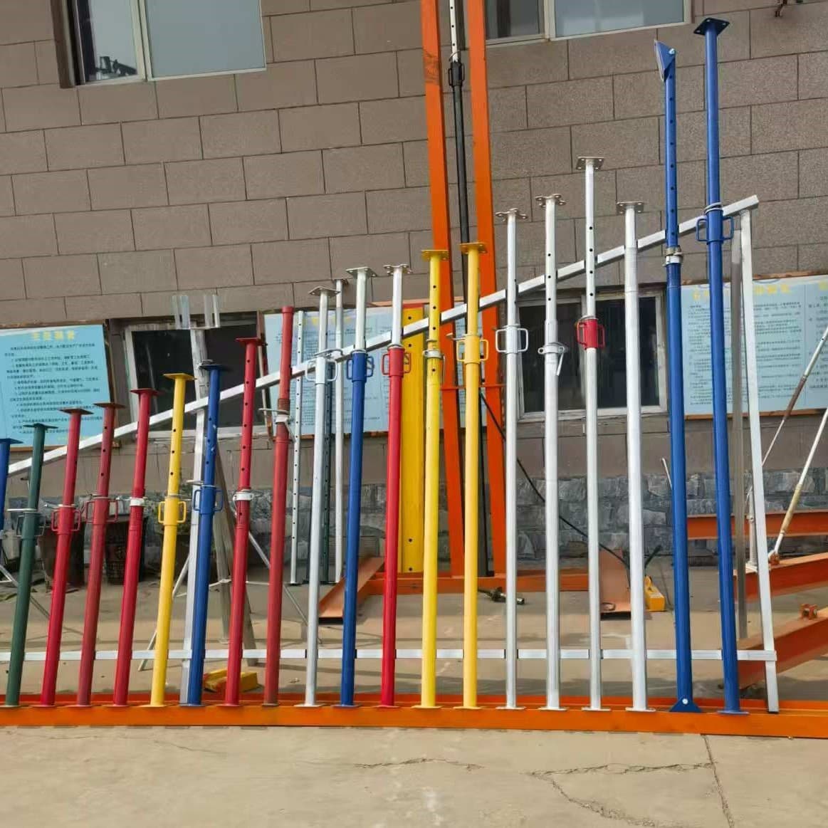 Grouped scaffold base footing and sole support types used to illustrate route comparison
