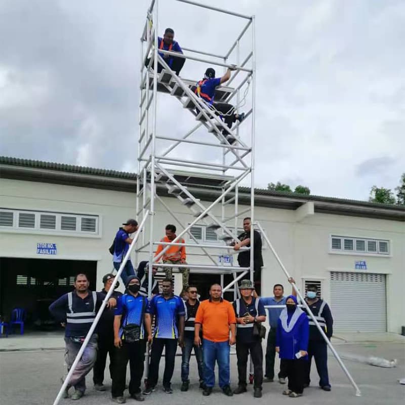 Aluminium scaffolding toe board edge protection detail